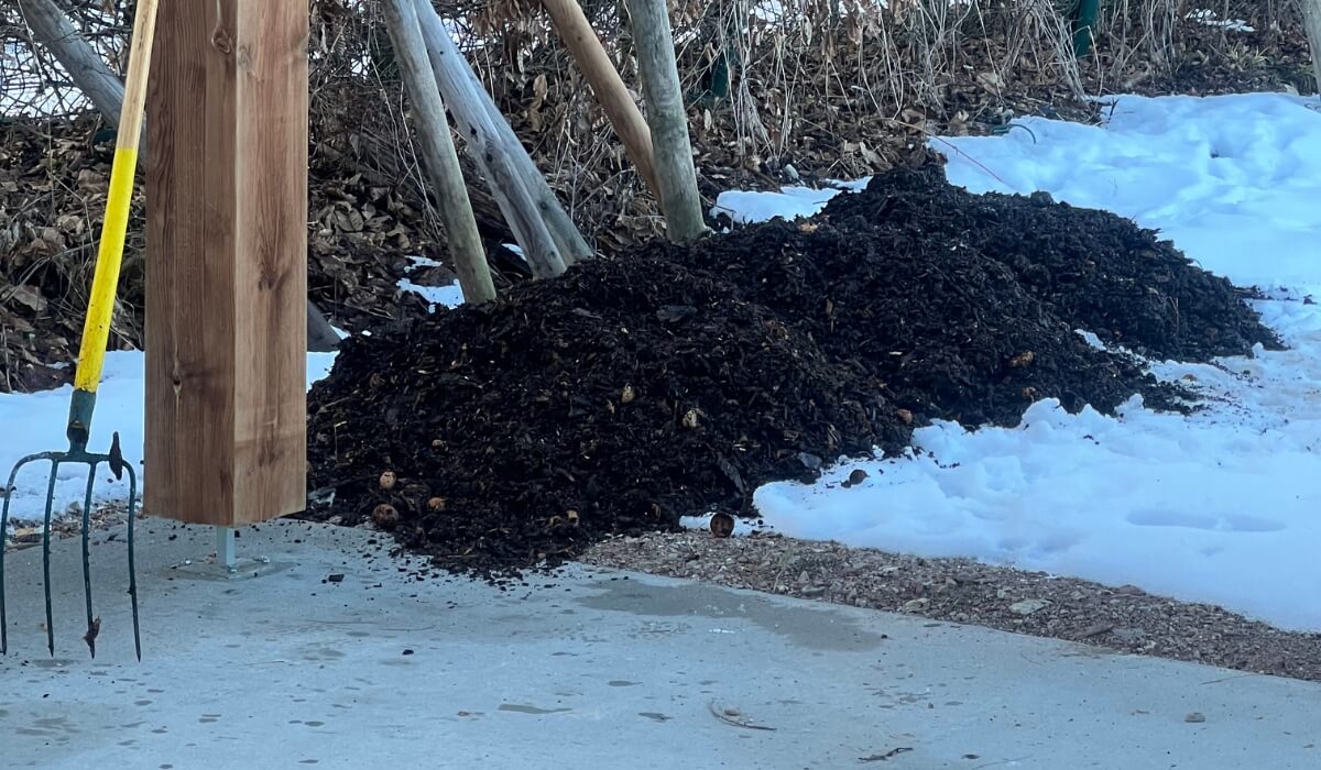 Compost mûr et naturel produit par les Comp'Hot du Mont-Saxonnex
